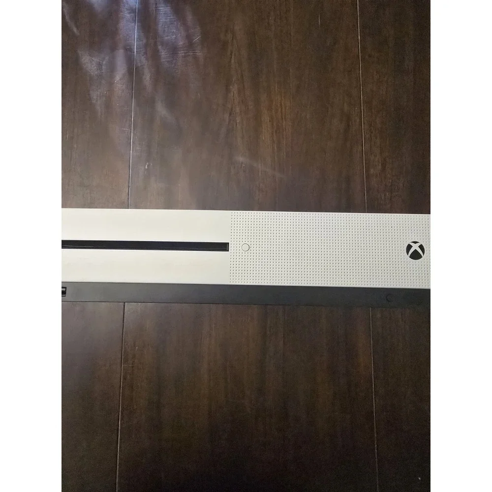 Microsoft Xbox One S Console Bundle  w/ Wireless Controller And 1 Game‎
